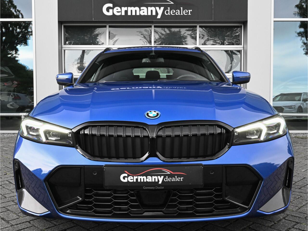 BMW 3-SERIE Touring 330e xDrive 292pk M-Sport-Pro Pano HUD E-Zetels ACC M-Rem Widescreen Hifi VOL!