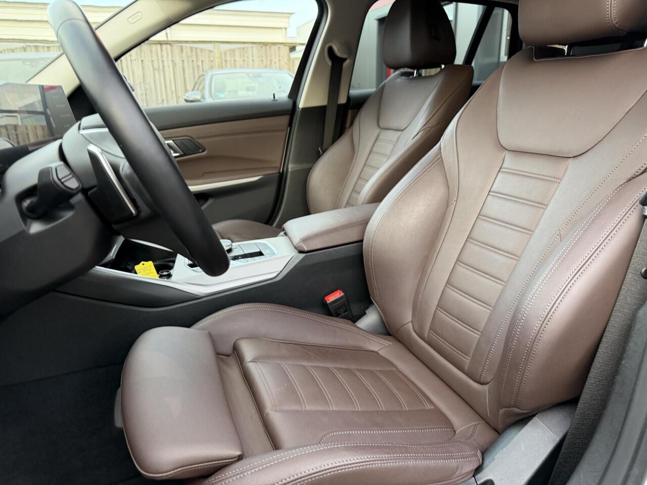 BMW 3-SERIE Touring 320e LCI Org NL 1ste eigenaar Widescreen