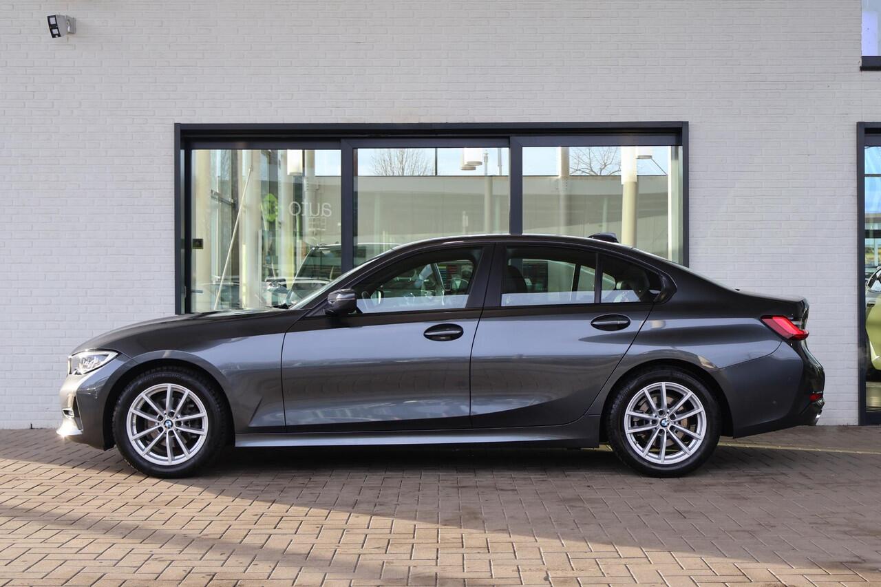 BMW 3-SERIE 318i Business Edition Plus | Parking Pack | Voorstoelen Verwarmd | Apple Carplay