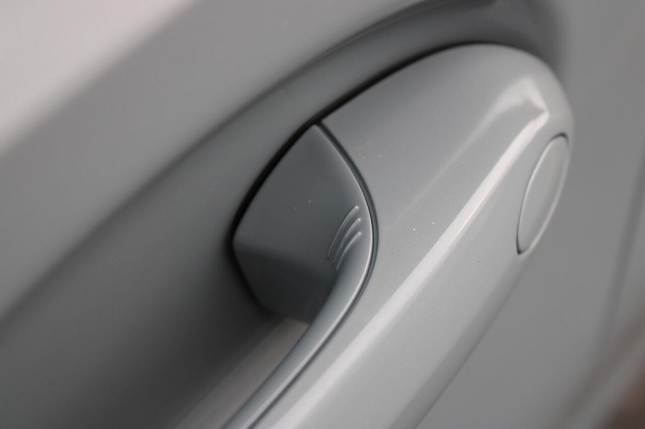 BMW 3-SERIE 330e High Executive M Sport Automaat / Schuif-kanteldak / Sportstoelen / Adaptieve LED / Parking Assistant Plus / Live Cockpit Professional / Stoelverwarming / Comfort Access