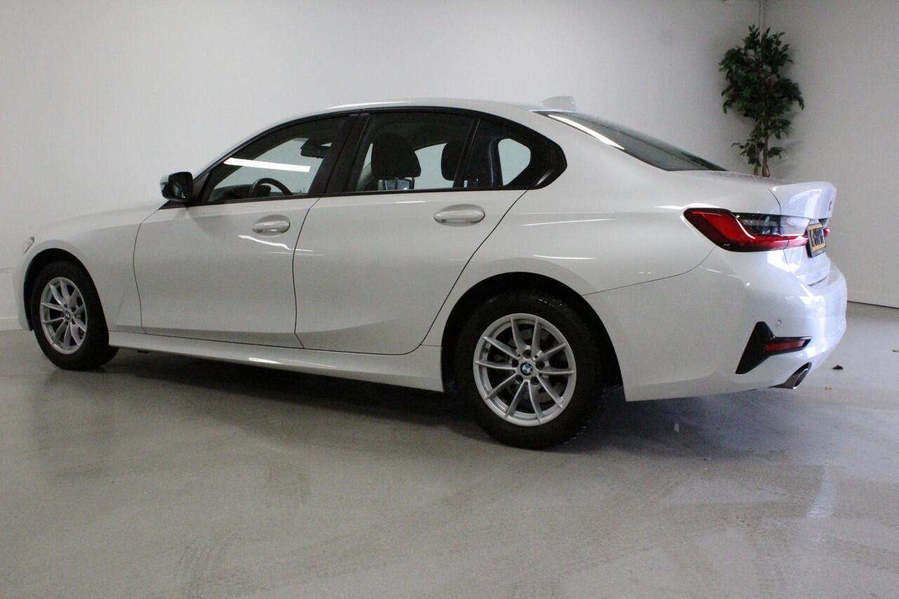 BMW 3-SERIE 318d Executive Edition | NL-AUTO+N.A.P! | CARPLAY | PDC-V/A | CLIMA | DAB-RADIO | NAVI | LED | CRUISE |