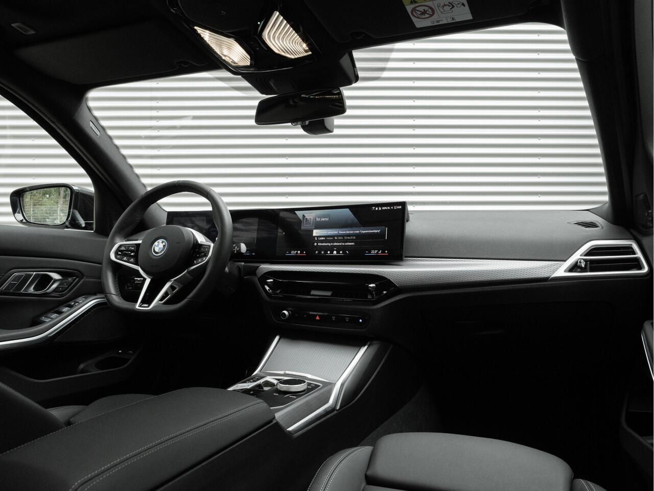 BMW 3-SERIE Touring 330e xDrive M-Sport - LCI 2 - Pano - Driving Ass Prof - Trekhaak
