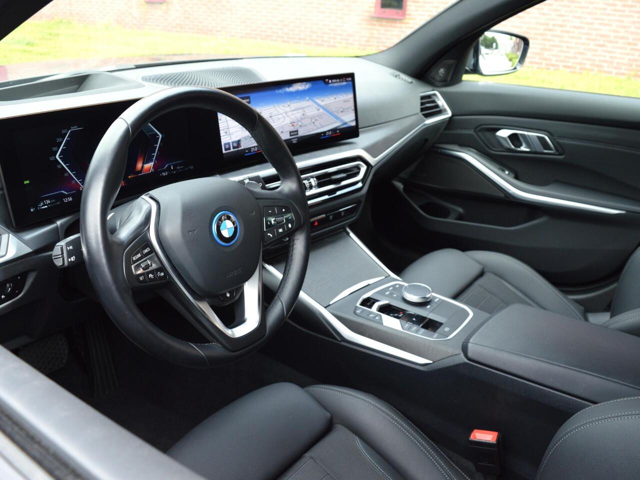 BMW 3-SERIE Touring 330e xDrive Touring | Individual