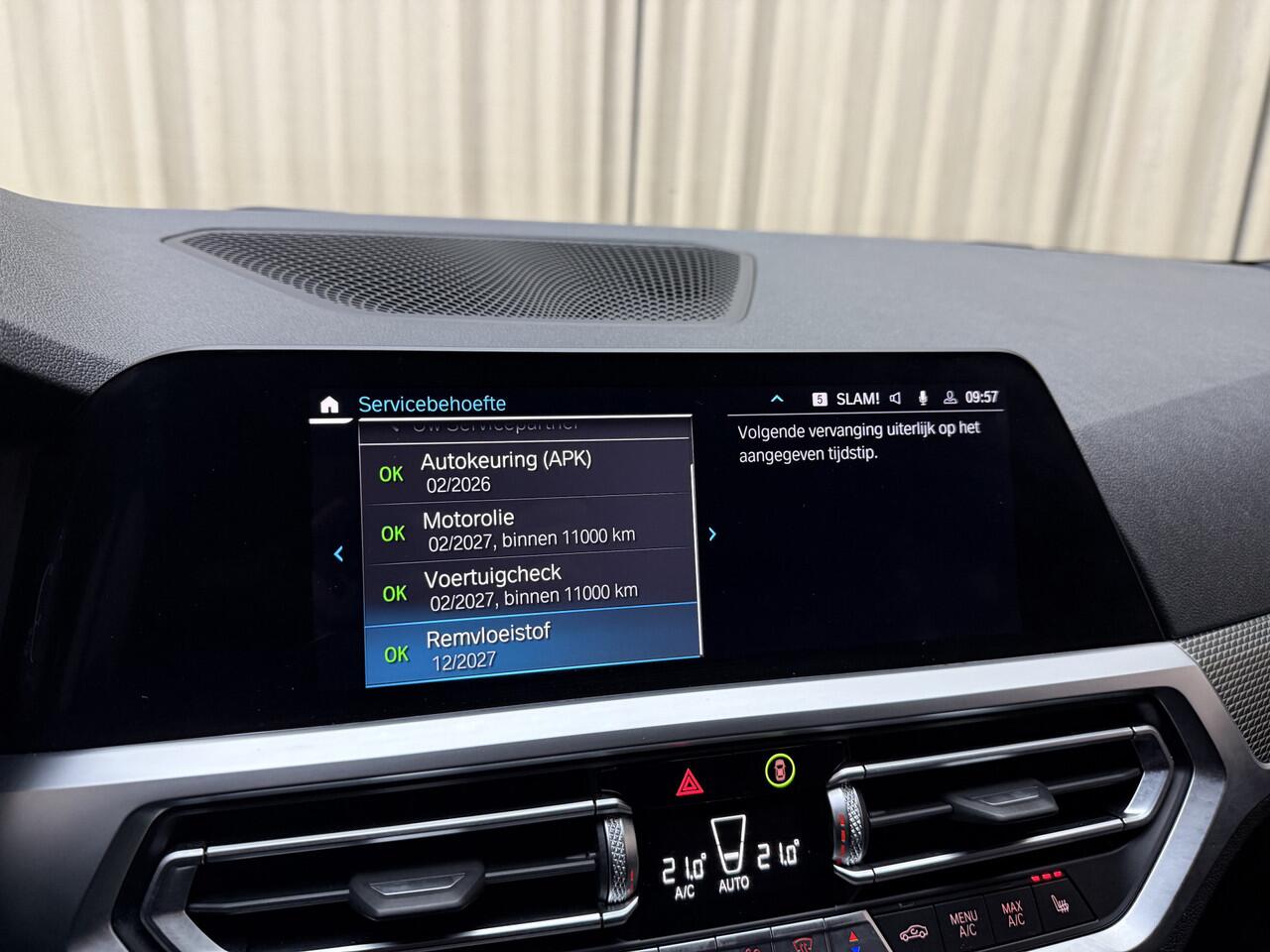 BMW 3-SERIE Touring 330e M-Sport / Org.NL! / Carplay / Leder / Elek. Trekhaak / 19'' LMV /LED / Stoelverwarming / Cruise / Navigatie