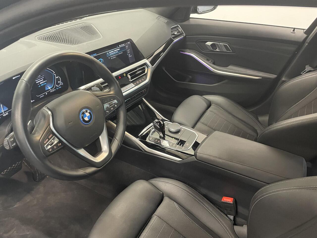 BMW 3-SERIE 330e Sport Line 292 pk Aut Airco ECC Cruise Control Stoelverwarming Live Cockpit Pro PDC VA + Camera Full LED