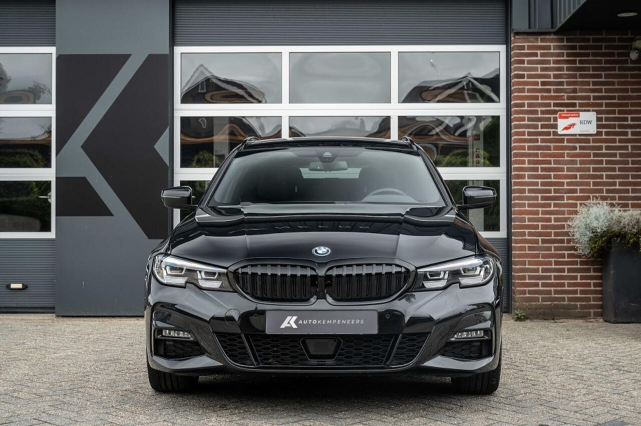 BMW 3-SERIE 330e xDrive M-Sport | Shadow | Adapt. Cruise | Trekhaak | 18' inch |