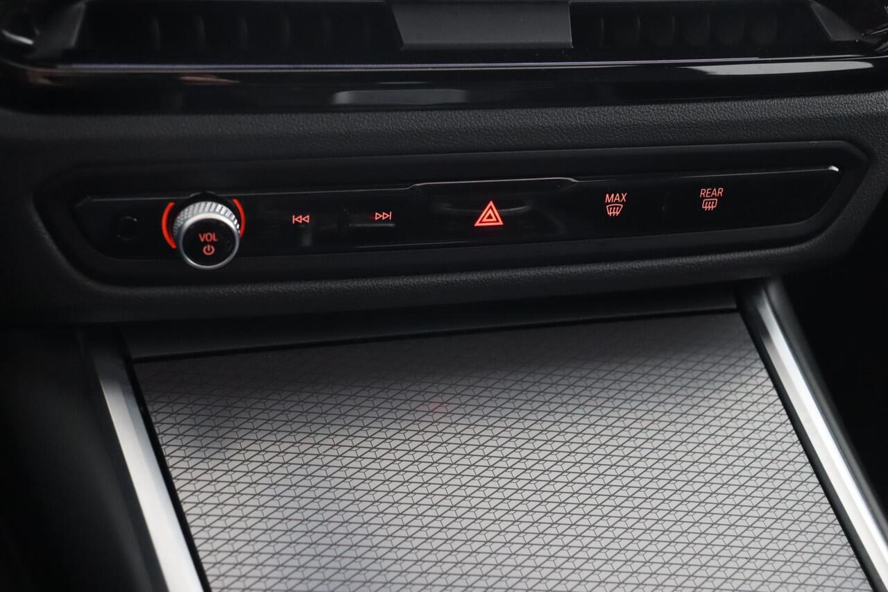 BMW 3-SERIE Touring 320i M Sport Pro | Glazen Panoramadak | Trekhaak Elektrisch | Leder | Comfort Access | Adaptive LED | Camera | Innovation Pack