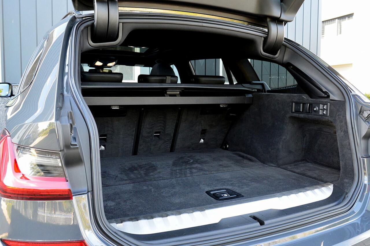 BMW 3-SERIE Touring 330e xDrive M-Sport Rijklaarprijs-Garantie Panoramadak Laser Light Airco Leder Navigatie Head-Up Trekhaak