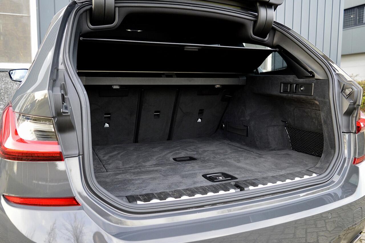 BMW 3-SERIE Touring 320i M-Sport Rijklaarprijs-Garantie Leder Interieur Apple carplay Led Trekhaak 19 Inch