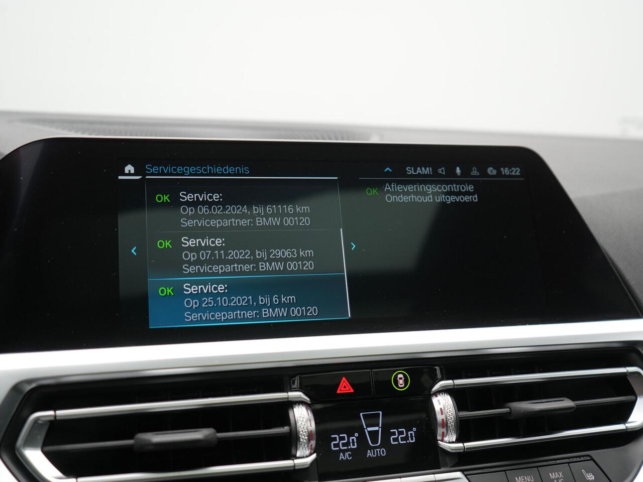 BMW 3-SERIE Touring 330e xDrive M Sport Plug In Hybrid 293pk Dealer O.H. PHEV | Panodak | Head Up | Adaptive Cruise | Laser LED | 360 Camera | 19"L.M | Alcantara Sportstoelen Memory & Verwarmd | Sfeerverlichting | Apple Carplay | Keyless | Blis | Navigatie | Virtu