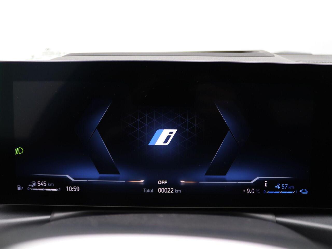 BMW 3-SERIE Sedan 320e M Sportpakket | Travel Pack | Innovation Pack | Entertainment Pack | Stuurwielrand verwarmd | Trekhaak | Schuifdak | 18'' | Ekris Selection