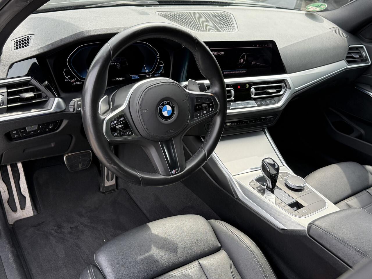 BMW 3-SERIE 330e | M-Sport | 18'' | Camera | Getint Glas | HiFi