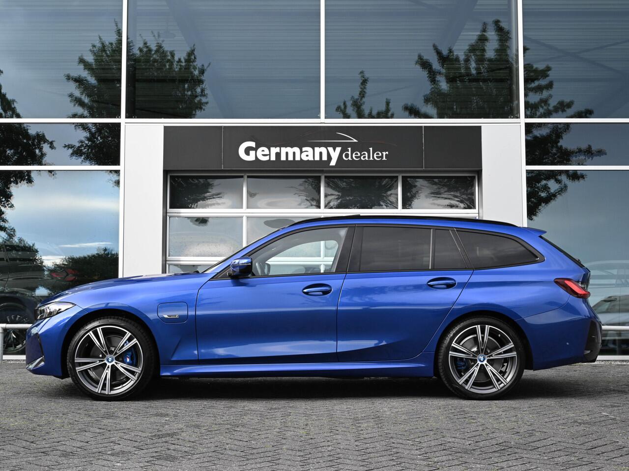BMW 3-SERIE Touring 330e xDrive 292pk M-Sport-Pro Pano HUD E-Zetels ACC M-Rem Widescreen Hifi VOL!