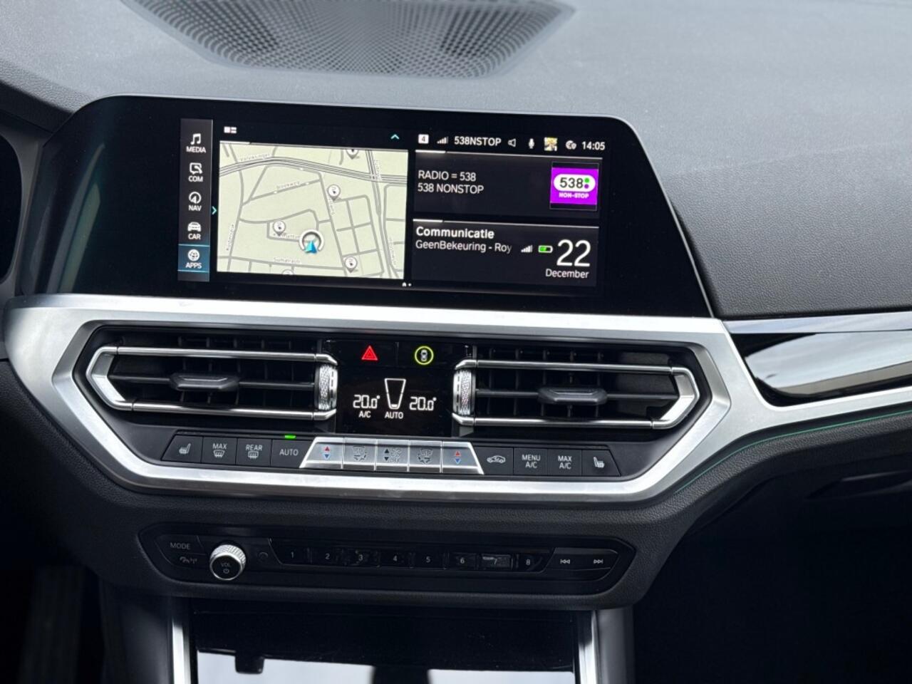 BMW 3-SERIE 330e *61.000 km* LED NAVI BT PDC STOELVERWARMING 18 INCH *APK 10-2027*