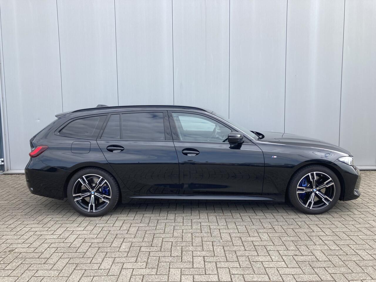 BMW 3-SERIE Touring M-Sport Automaat 330i Wegklapbare trekhaak, Achteruitrijcamera, Lederen bekleding, PDC v+a