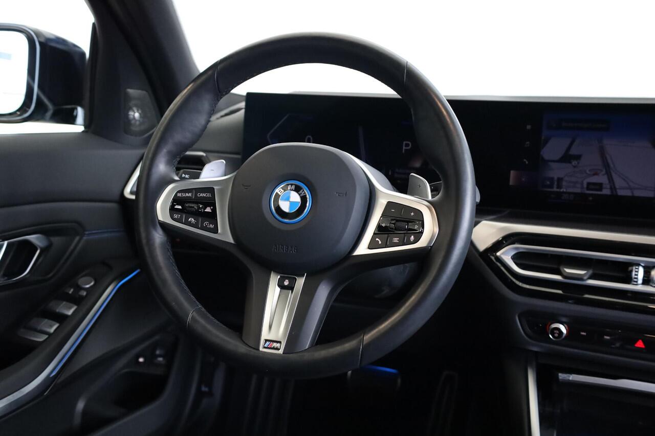 BMW 3-SERIE Touring 320e | Elektrisch Glazen Panorama-dak | M Sportpakket | cruise control adaptief met Stop&Go | Travel Pack
