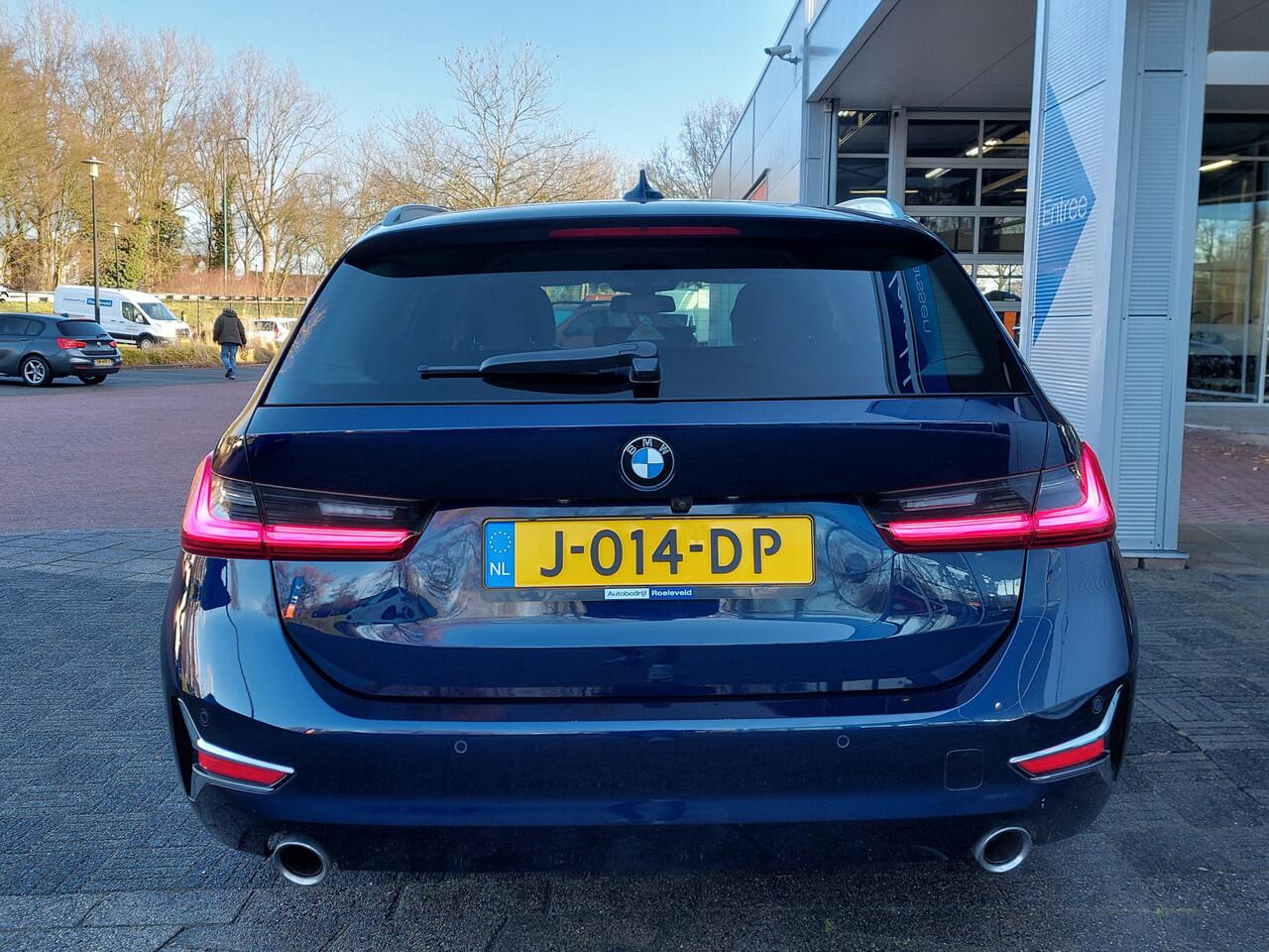 BMW 3-SERIE Touring 320i 184pk Automaat High Executive Individual | Origineel NL | Navi | Apple Carplay | Adap.Cruise | Leder+Verwarmd | Dodehoek+Rijstrooksensor | Pdc V+A+Assist+360 Camera | Privacy Glass