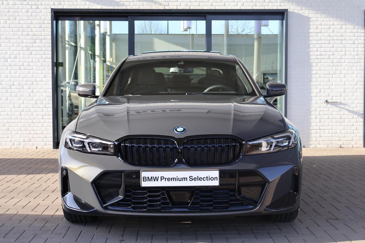 BMW 3-SERIE 330e M Sport Package Pro | Innovation Pack | Comfort Pack