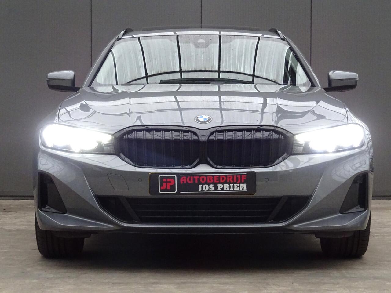 BMW 3-SERIE Touring 318i * PANORAMADAK * LEER * CARPLAY !!