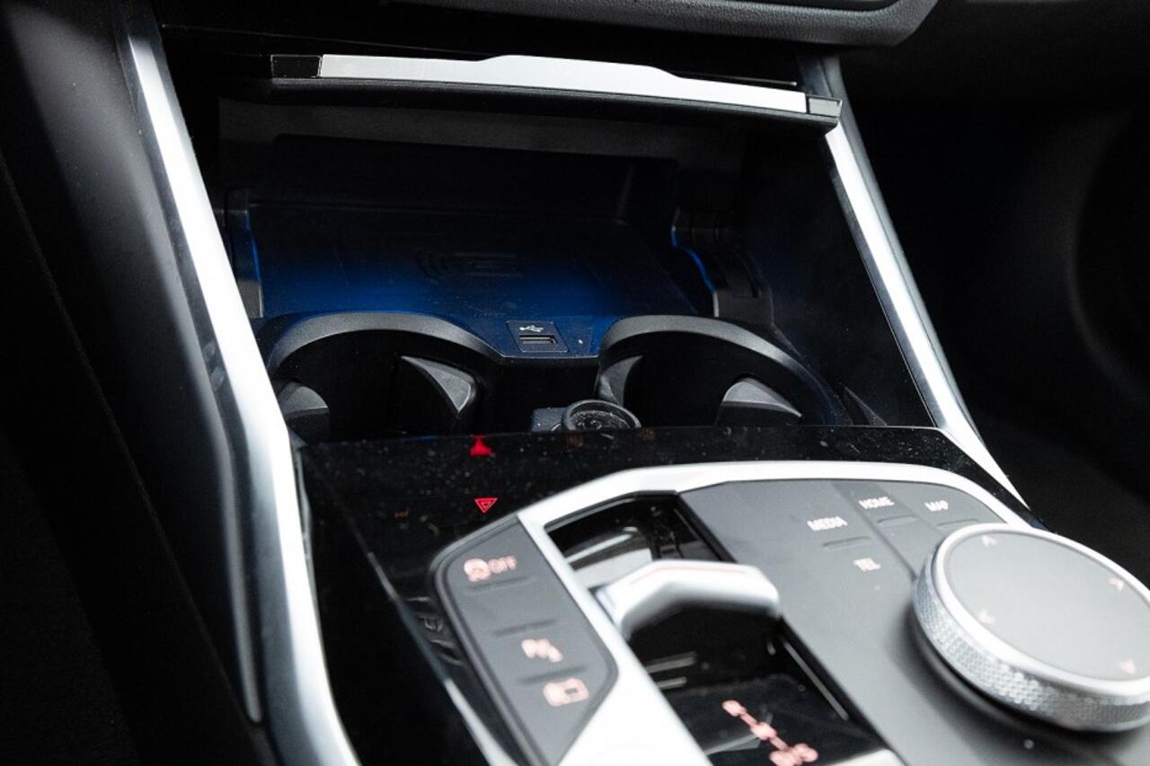 BMW 3-SERIE 320 e Business | Half LEDER | Full LED | NAVI | Trekhaak | PHEV Plug-in Hybrid