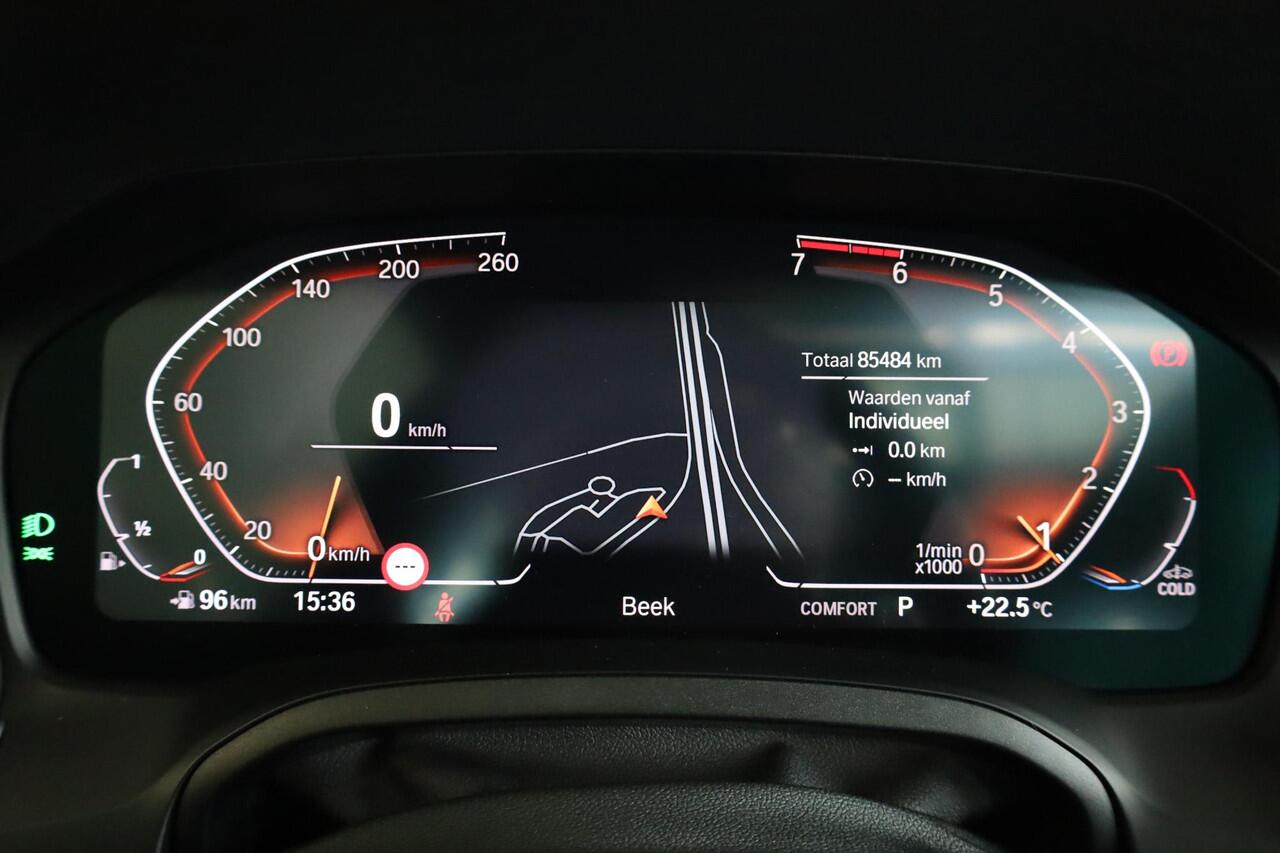 BMW 3-SERIE Touring 318i High Executive | M sportpakket | Parking Pack | Glazen panoramadak | Parking Assistant |