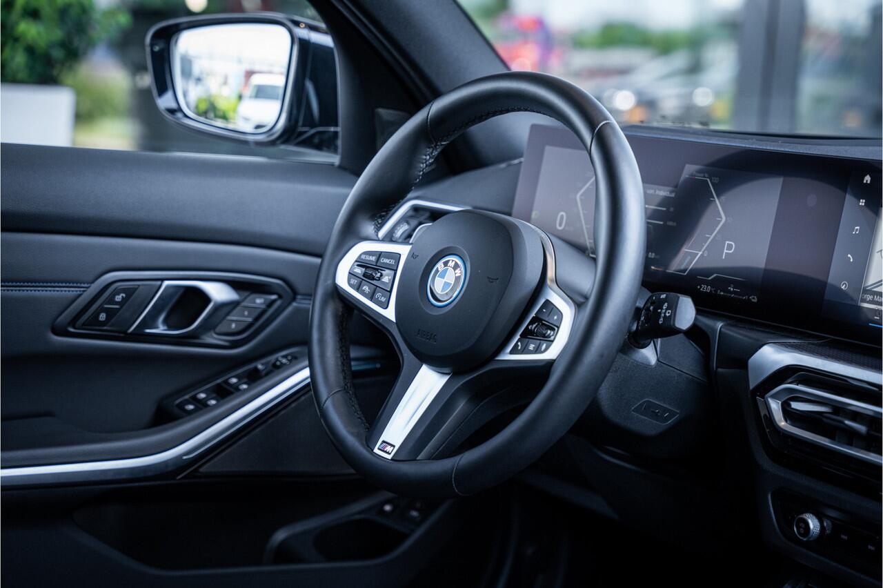 BMW 3-SERIE Touring 330e xDrive - M Sport | Panorama | H&K | Memory | 360 Camera | HUD