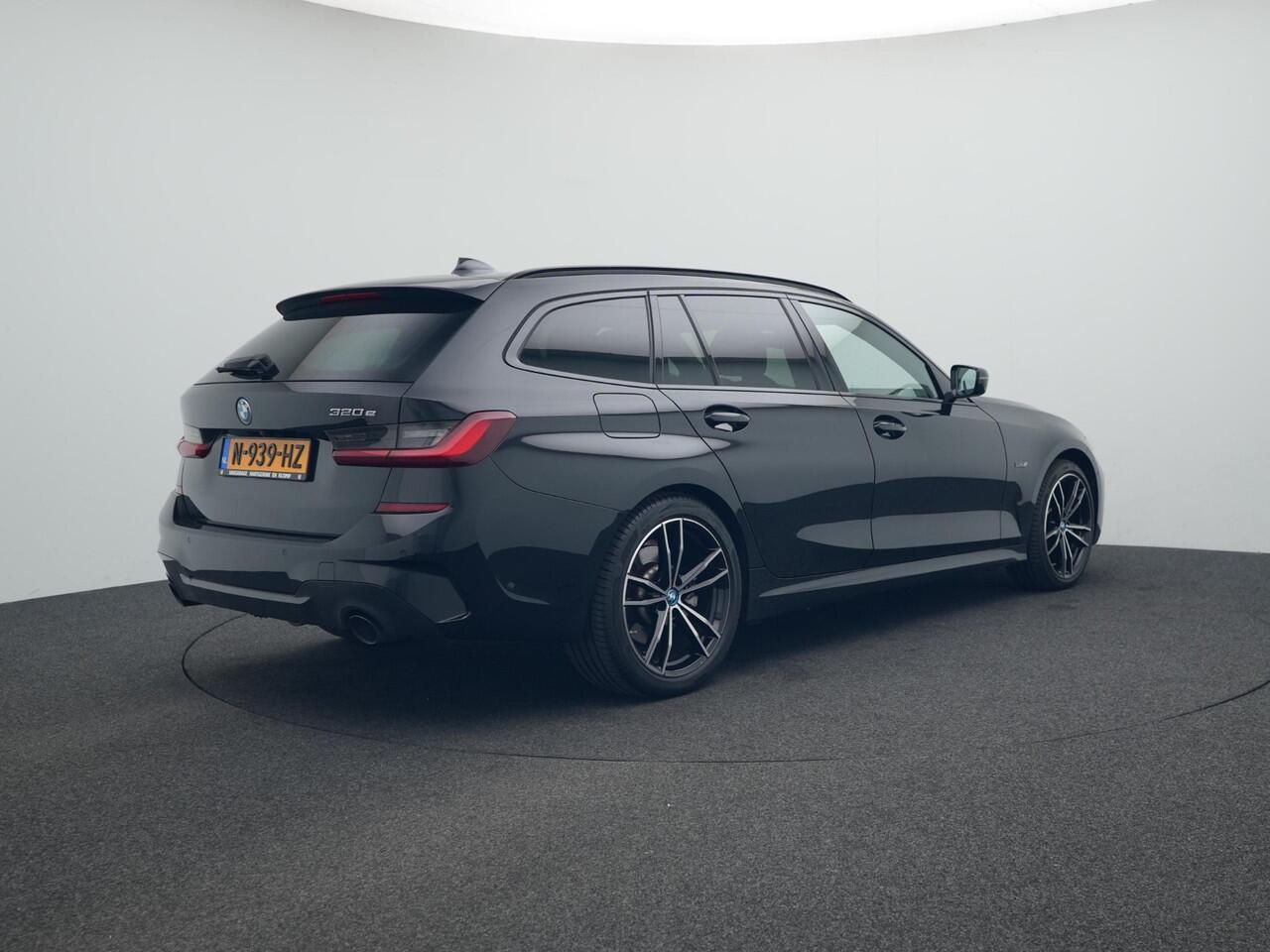 BMW 3-SERIE Touring 320e Business Edition Plus automaat | Laser LED koplampen | M Sport | Panorama dak | lederen bekleding | elektrisch wegklapbare trekhaak