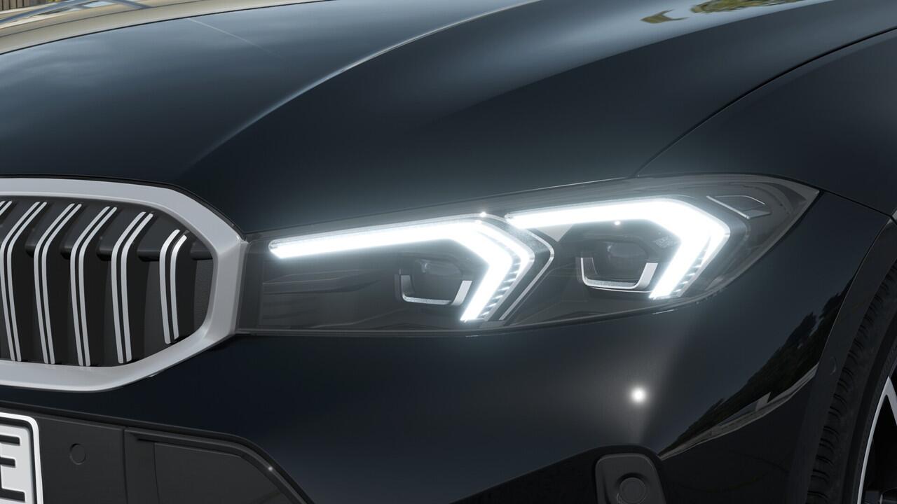 BMW 3-SERIE Touring 330e M Sport Automaat / Trekhaak / Sportstoelen / Achteruitrijcamera / Parking Assistant / Live Cockpit Plus / Stoelverwarming