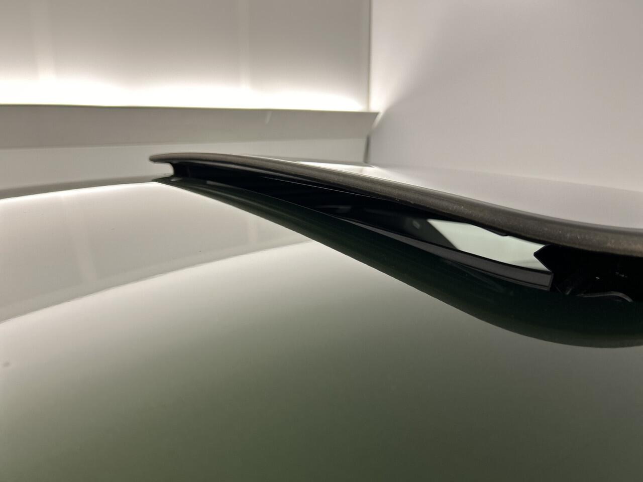 BMW 3-SERIE 320i M-Sport High Exe/Schuif-/kanteldak/Carbon-Accenten/20'LMV