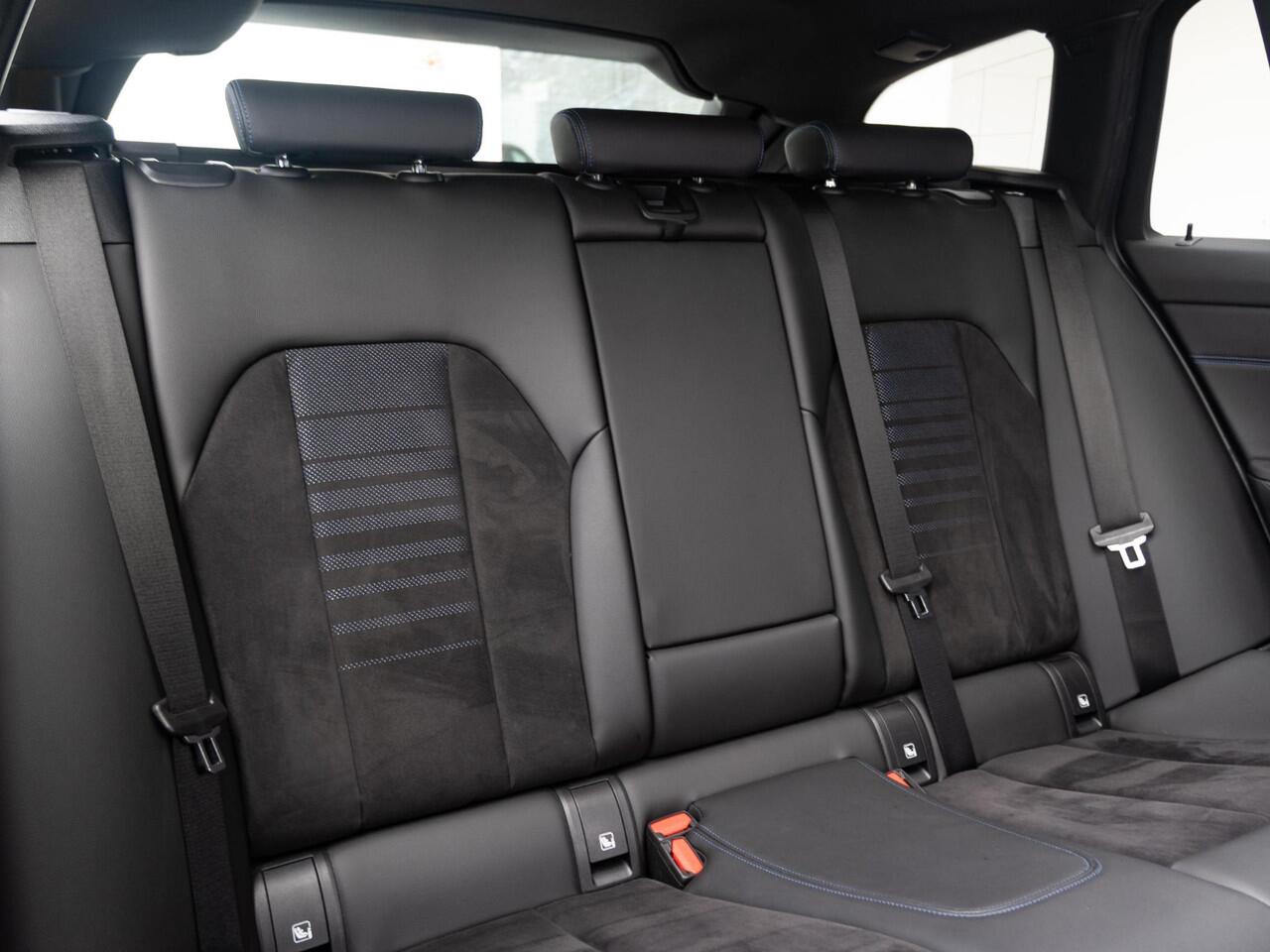 BMW 3-SERIE Touring 330e xDrive | M Sport | Innovationspakket | Verwarmd Stuurwiel | Comfort Access | Achteruitrijcamera | Panoramadak | Stoelverwarming | Head-Up Display | Laserlight | Trekhaak