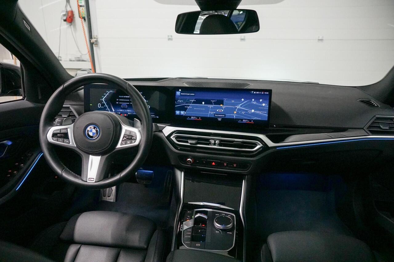 BMW 3-SERIE 330e xDrive M-Sport | Schuifdak | Head Up | Comfort Access