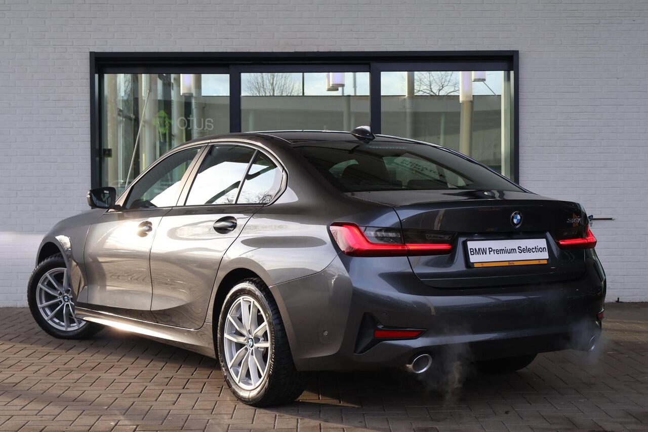 BMW 3-SERIE 318i Business Edition Plus | Parking Pack | Voorstoelen Verwarmd | Apple Carplay