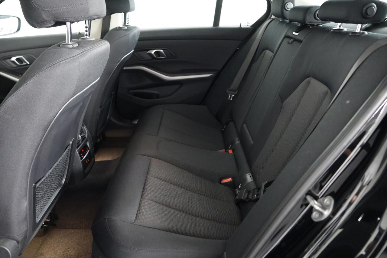 BMW 3-SERIE 320e / LED / Navi / CarPlay / Cam / Clima