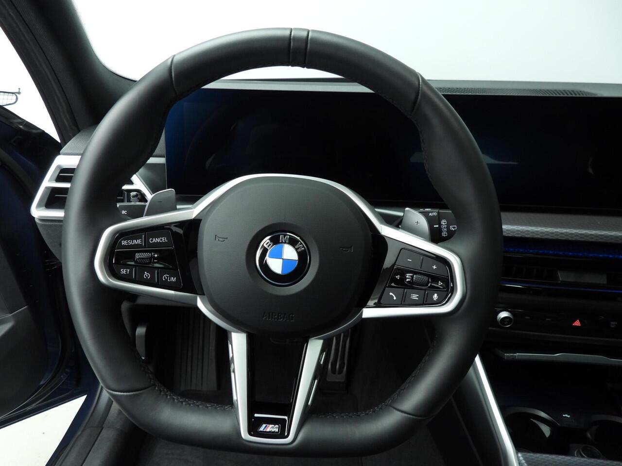 BMW 3-SERIE Touring 330d xDrive | M-Sportpakket | LED | Leder | HUD | Schuifdak | Trekhaak | Elektr. zetels | DAB | Harman-kardon sound | Alu 19 inch