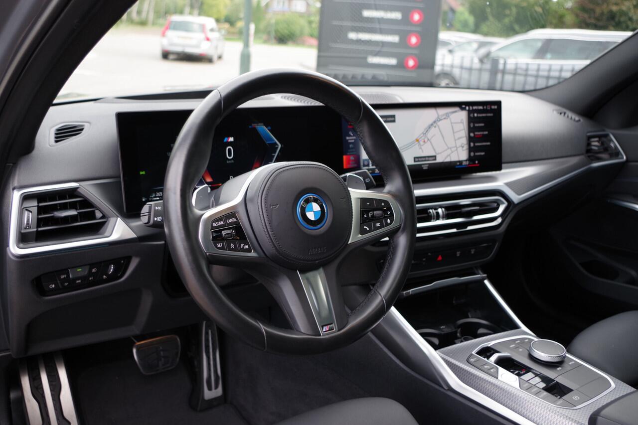 BMW 3-SERIE Touring 320e M-Sport 204 PK PHEV, Panoramadak, Camera, Memory, Head-Up