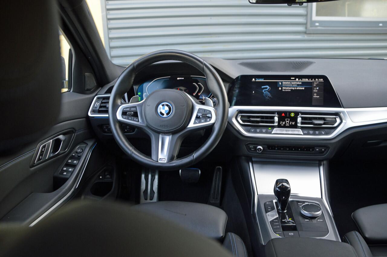 BMW 3-SERIE 330e Touring M-Sport
