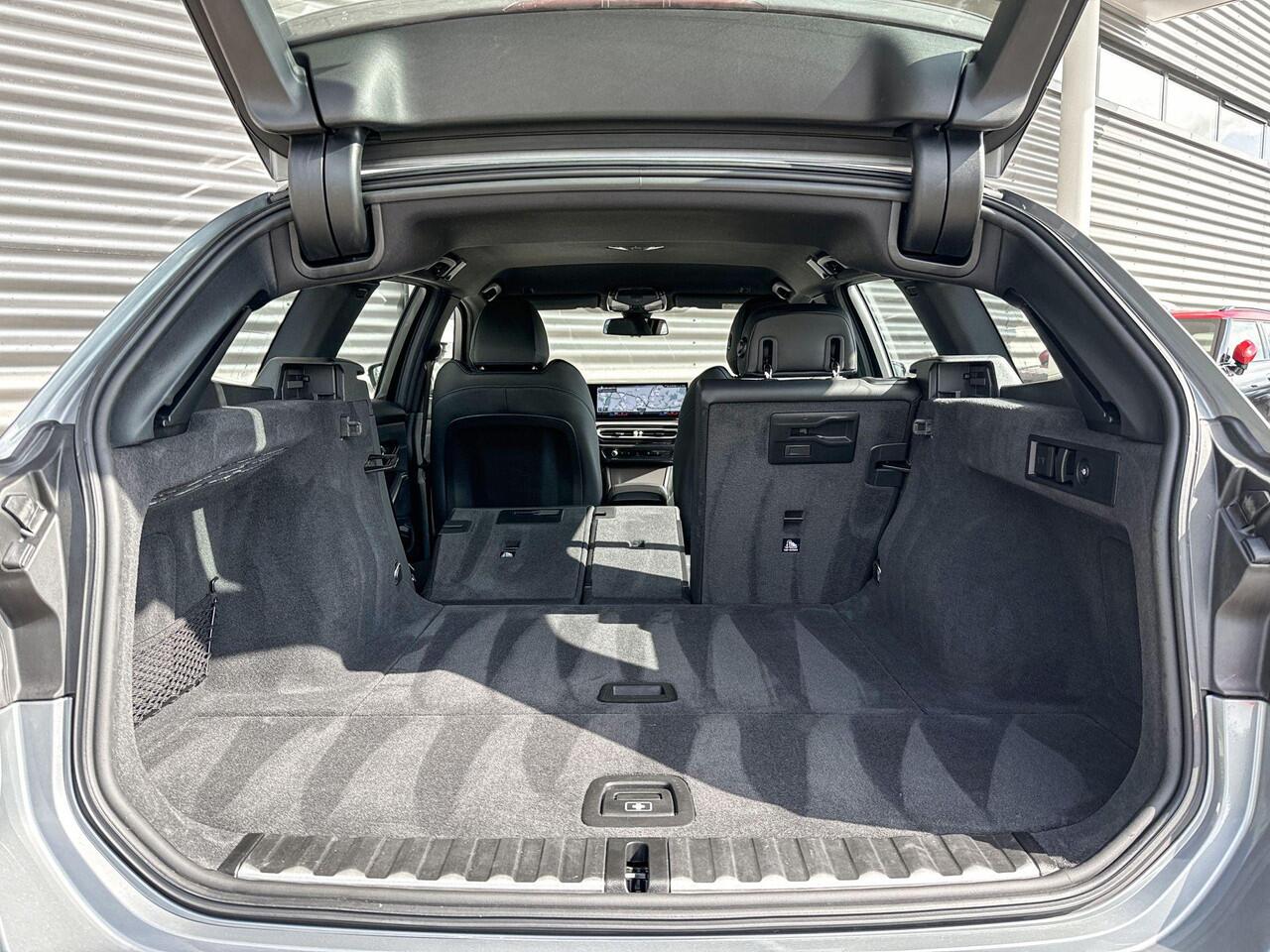 BMW 3-SERIE Touring 318i M Sportpakket / 18 inch / Trekhaak / Achteruitrijcamera