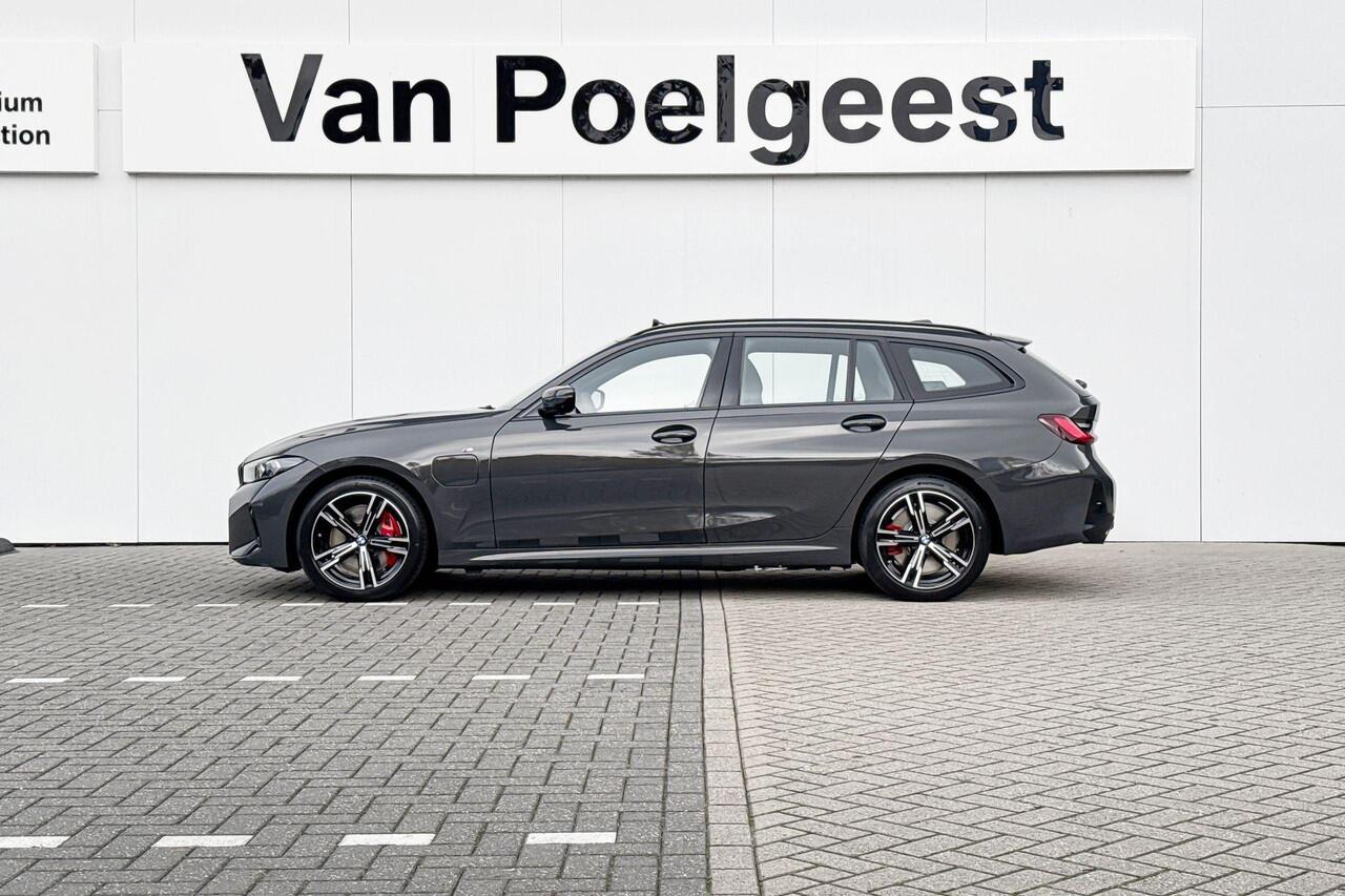 BMW 3-SERIE Touring 330e | M Sport Pro | Glazen Panoramadak | Innovation Pack