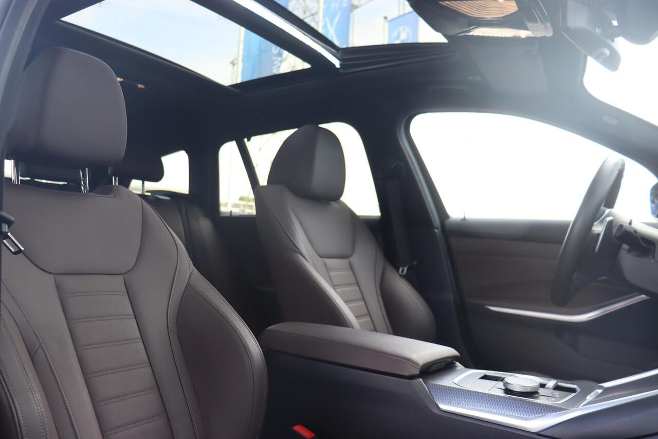 BMW 3-SERIE Touring 318i M Sportpakket/ 19 inch LMV/ panoramadak/ Sportstoelen/ Cruise Control/ HiFi/ Getint Glas/ Ambiance verlichting