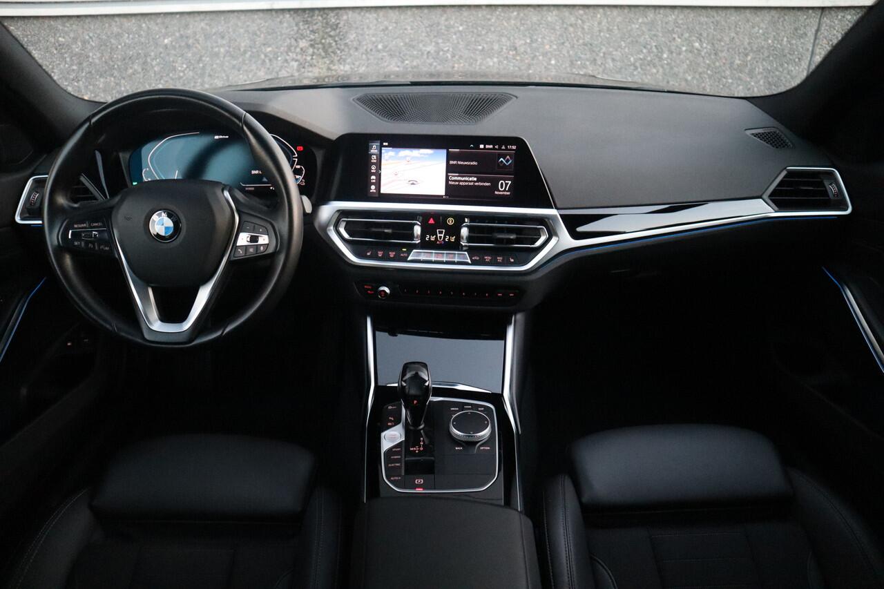 BMW 3-SERIE Touring 330e Sport Line / SOH 95% / Hifi / Camera / Sportstoelen /