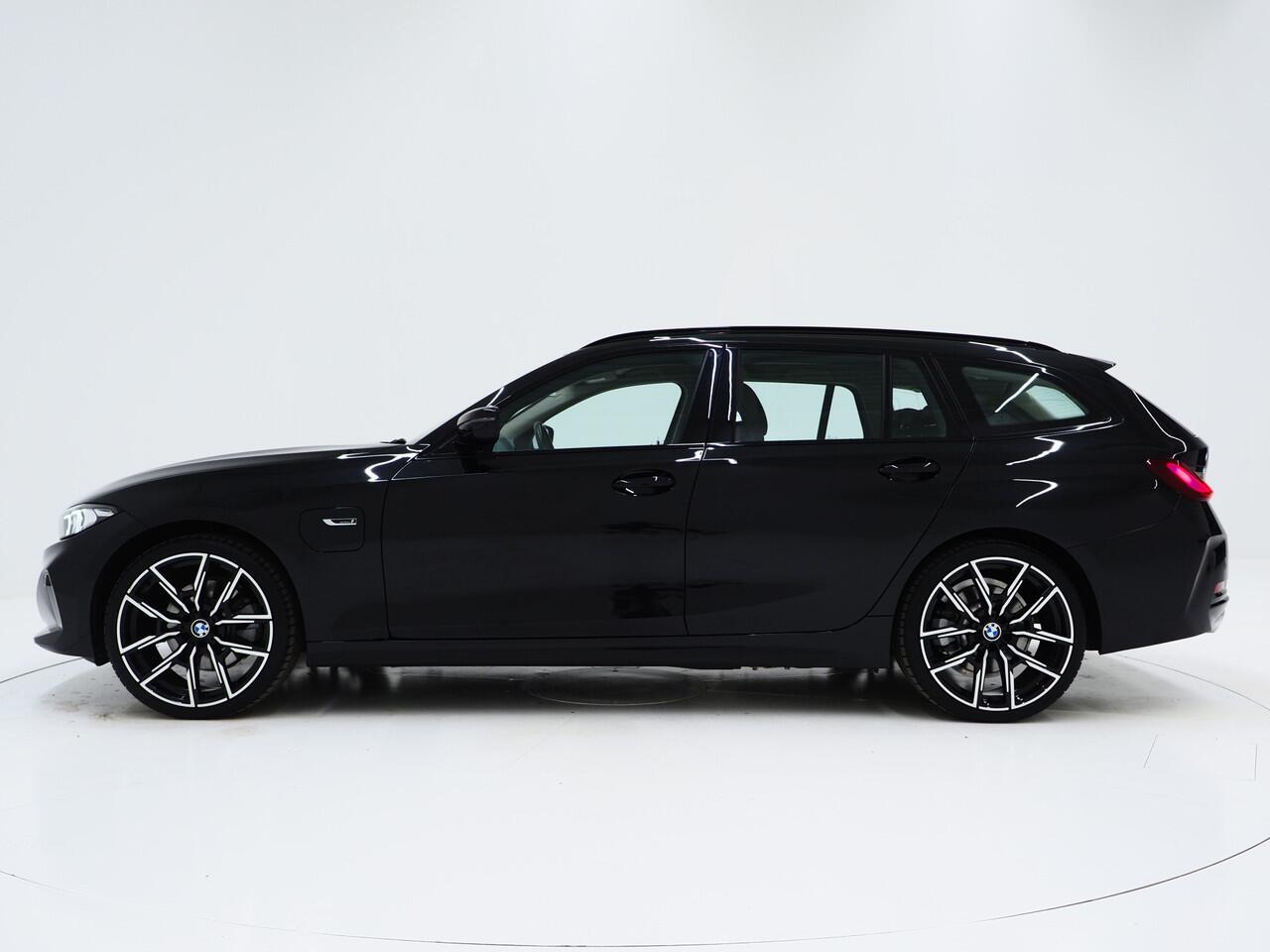 BMW 3-SERIE Touring 320e LCI Shadow Line | Nieuw Model | Widescreen | Carplay | Leder | Cruise | DAB | LED | PDC