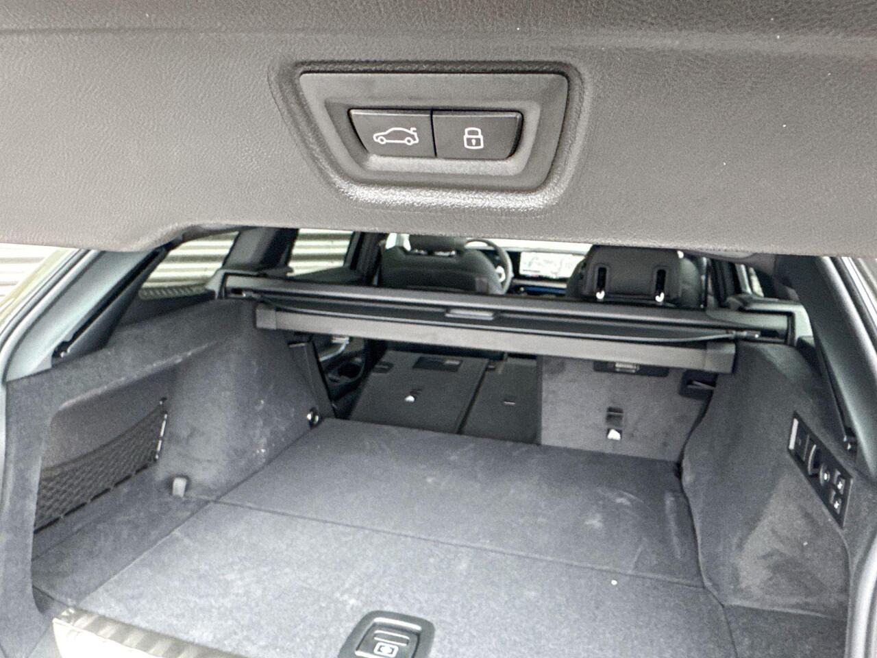 BMW 3-SERIE Touring 330e M Sport Edition | M Sportpakket Pro | Innovation Pack | Comfort Pack | Trekhaak