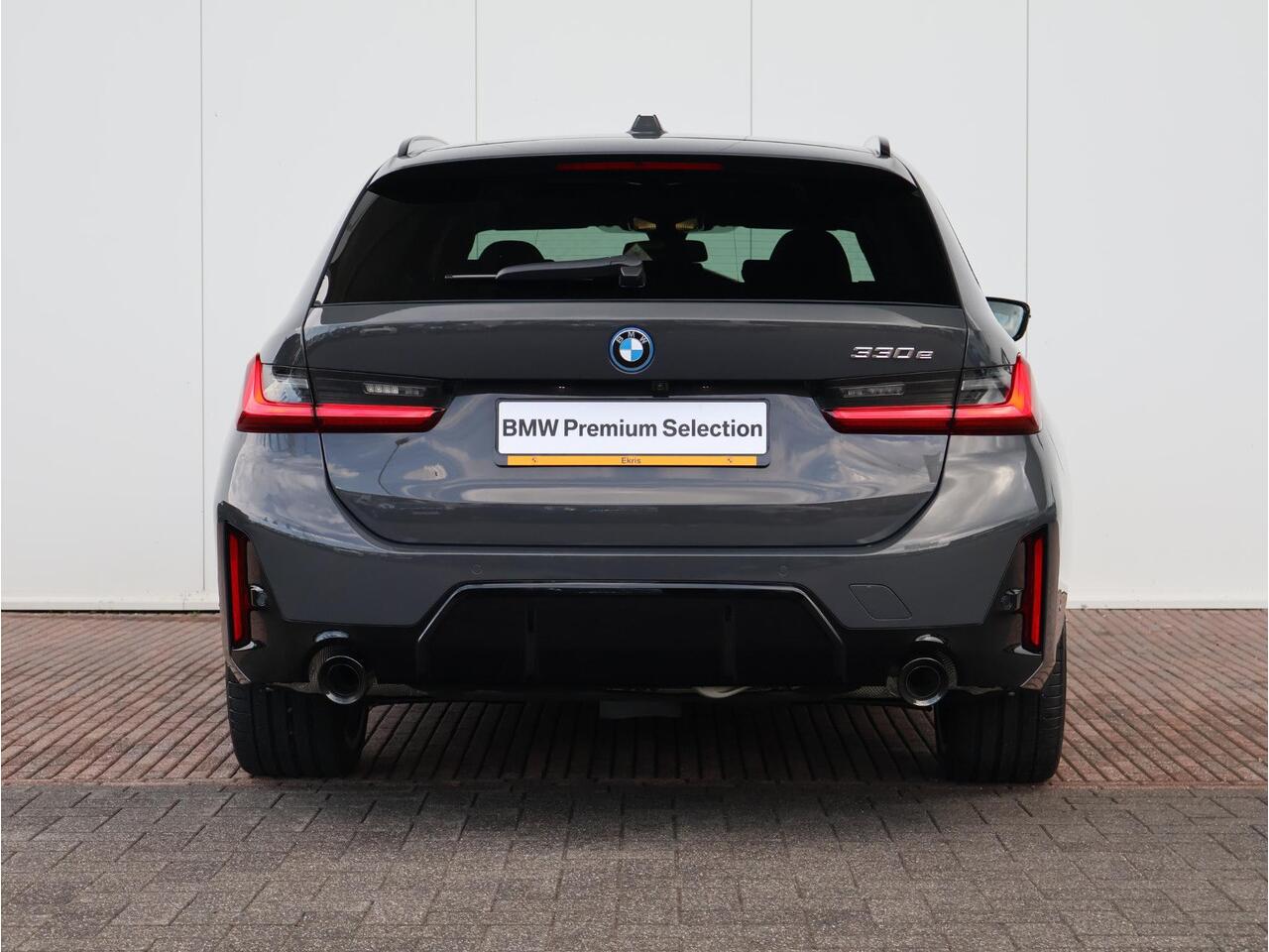 BMW 3-SERIE Touring 330e M Sportpakket Pro/ Stuurwiel verwarmd/ Comfort Access/ panoramadak/ Stoelverwarming/ Elektrische Trekhaak/ Active Cruise Control