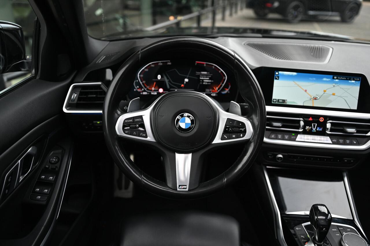 BMW 3-SERIE 320i Executive M Sport Automaat / Schuif-kanteldak / Sportstoelen / Head-Up / Comfort Access / M Sportonderstel / Live Cockpit Professional