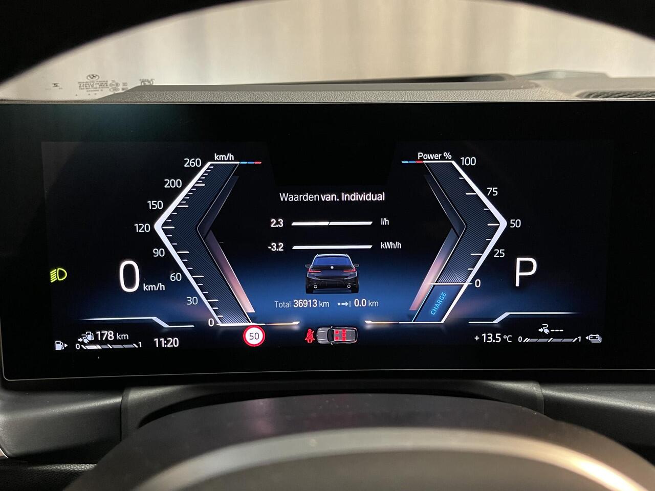 BMW 3-SERIE Touring 330e xDrive M Sport 18"/Panoramadak/Trekhaak/Dodehoek/Keyless/Head-up/Laser LED/Camera/HiFi/Stoelverwarming