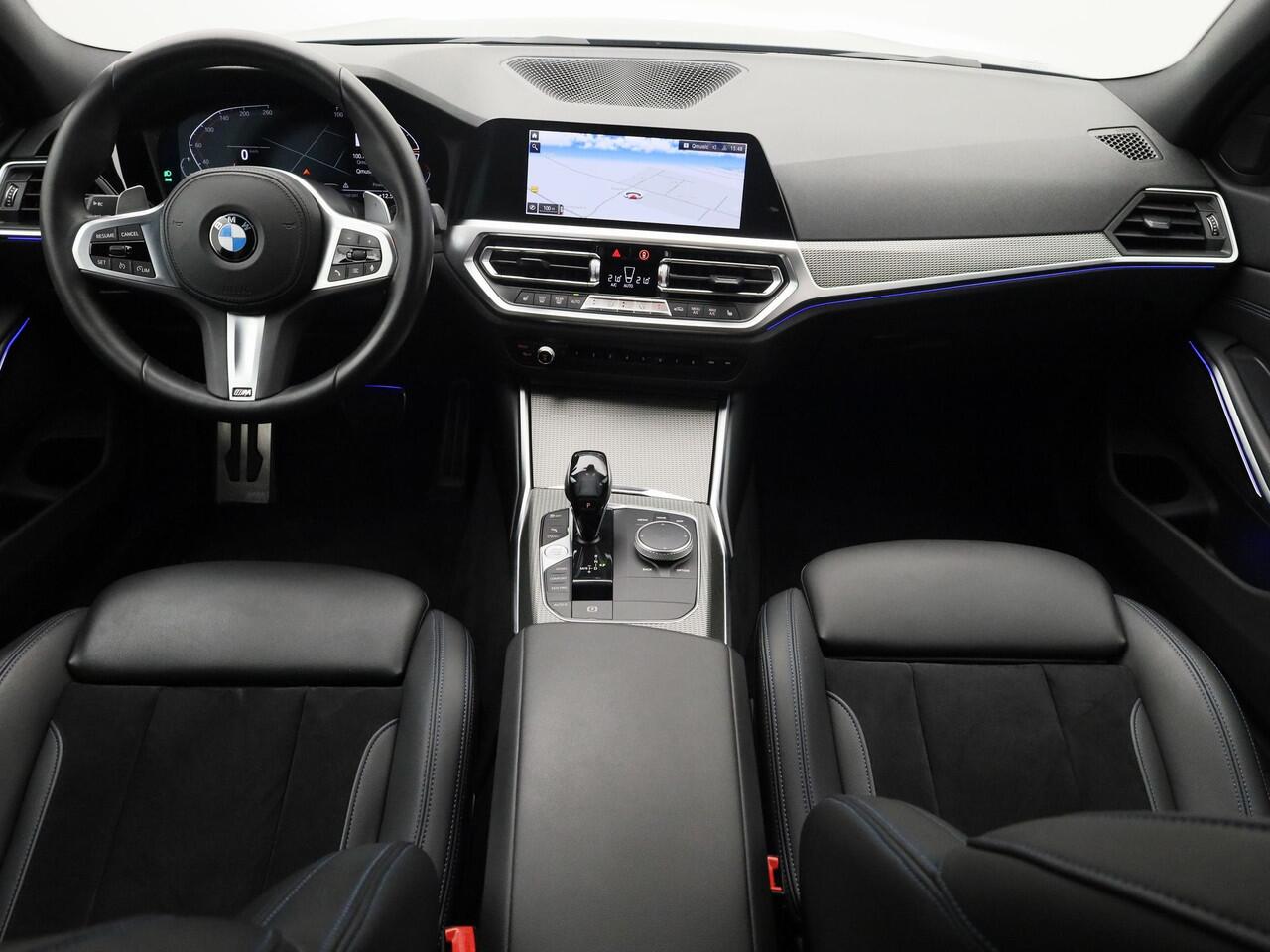 BMW 3-SERIE 318i Executive Edition M-Sport | CAMERA | CARPLAY | STOELVERWARMING