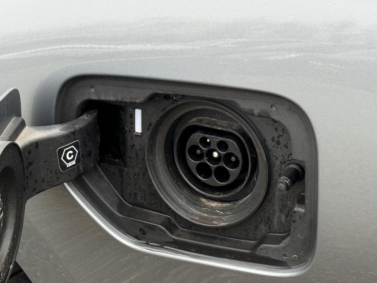 BMW 3-SERIE Touring 320e | Camera | Sportstoel. | PDC voor + achter