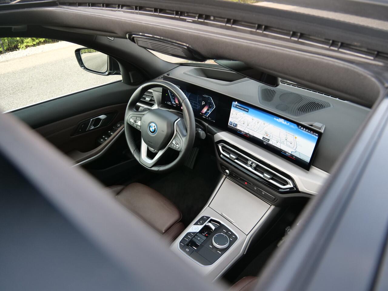 BMW 3-SERIE 320e 204 Pk Automaat Winterpakket / Leer / Schuifdak / Trekhaak / Apple Carplay