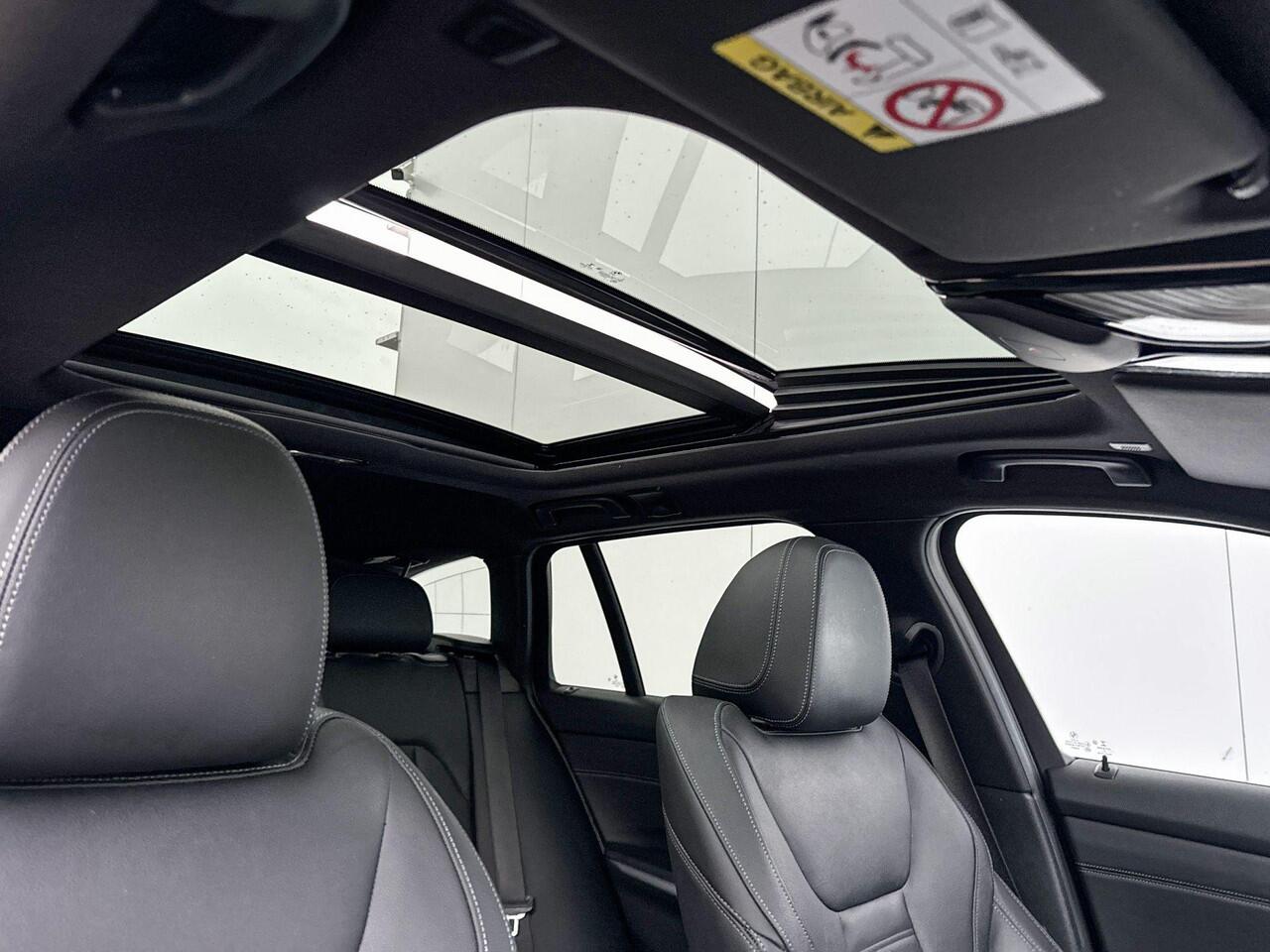 BMW 3-SERIE Touring 320e High Executive M-Sport 19 Inch / Stuur & Stoelverwarming / Electrische Zwenkhaak / Glazen Schuifdak / Laser Light / Hifi / Head Up Display / Active Cruis Control