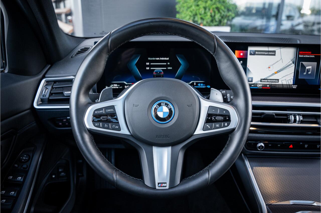 BMW 3-SERIE Touring 320e - M Sport | Panorama | HUD | Carplay | Stoelverwarming